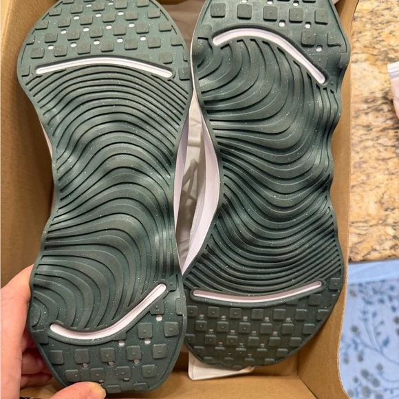 Nike Women's Motiva White and Green Walking Shoes - Picture 5 of 5